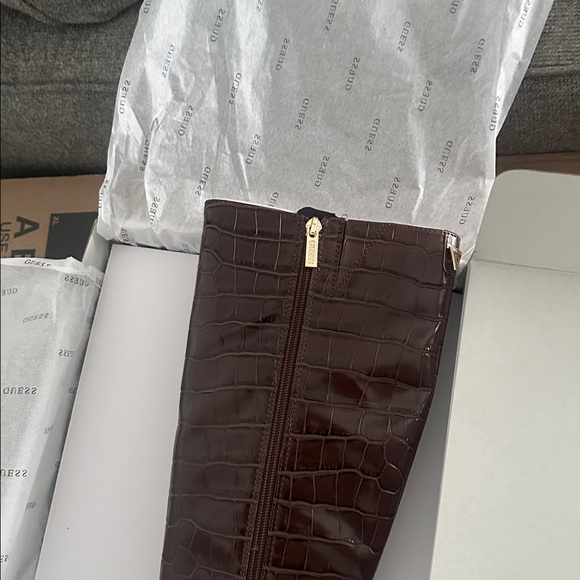 GUESS Women's Wayla Knee High Pointed Toe Dress Boots size US 5 - Picture 6 of 6